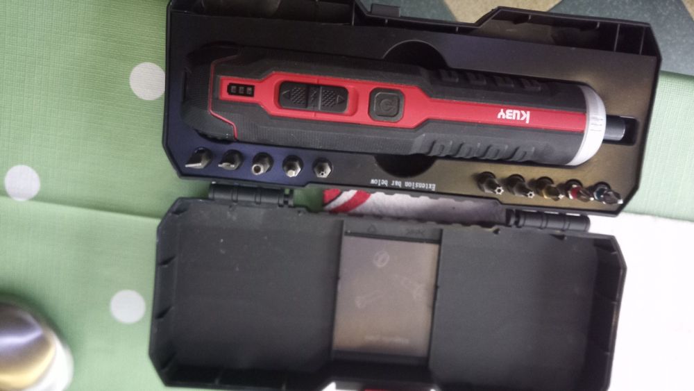 Акумулаторна отвертка, презареждаема,, сменяема батерия