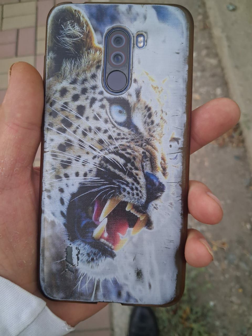 Продается телефон POCOPHONE F1