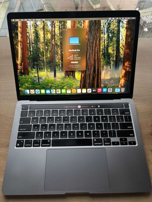 Vând MacBook Pro 13-inch, model 2020 M1