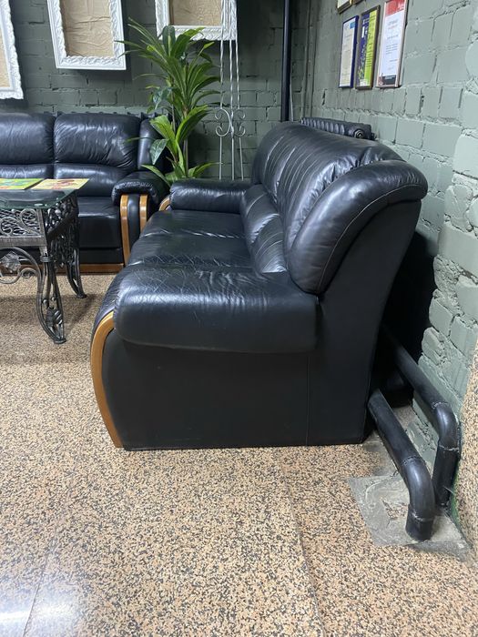 Продам диван и кресло кожанные