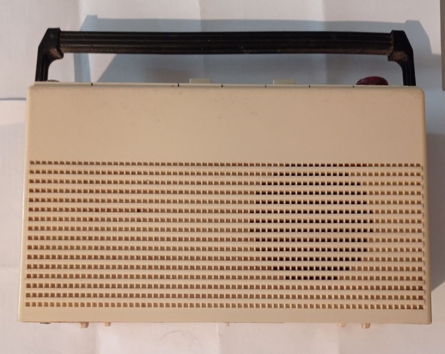 Vând sau schimb radio Cosmos 7,funcționează bine,un buton înlocuit.