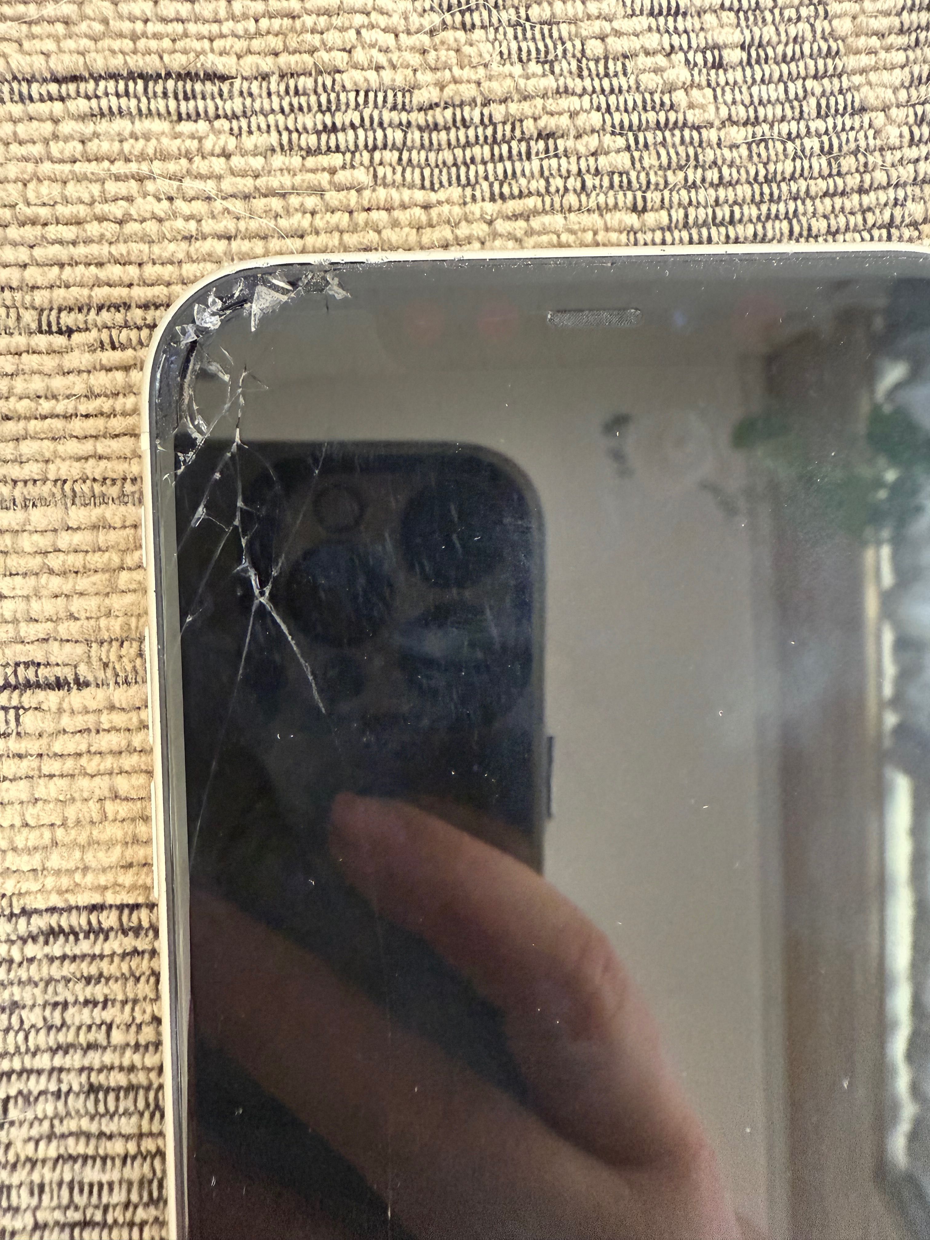 iPhone 11 64 GB работи без проблеми