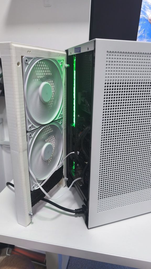 PC gaming NZXT H1 waltercooling Nvidia 1080 și AMD 4500 6 core