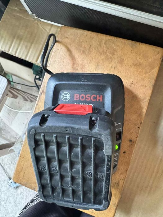 Masina de tuns gard viu Bosch AHS 55-20 LI, cu acumulator.