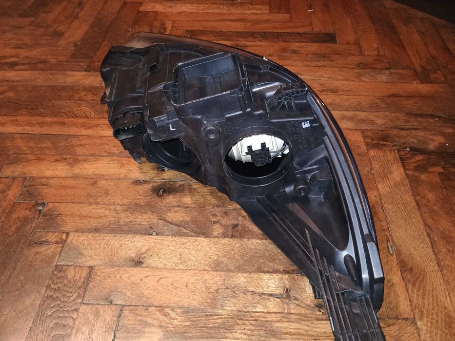 Фар Ford Focus Mk3 Нормално с LED LH F1EB-13W030
(0)