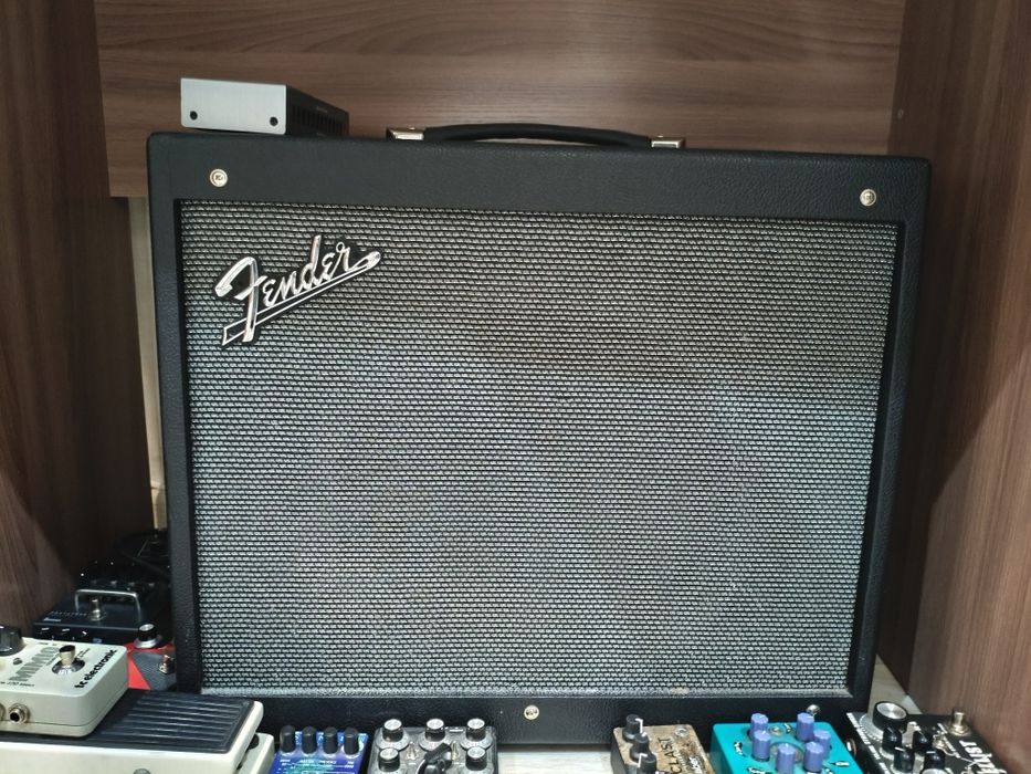 Fender GTX 100 (цифровой гитарный комбоусилитель)