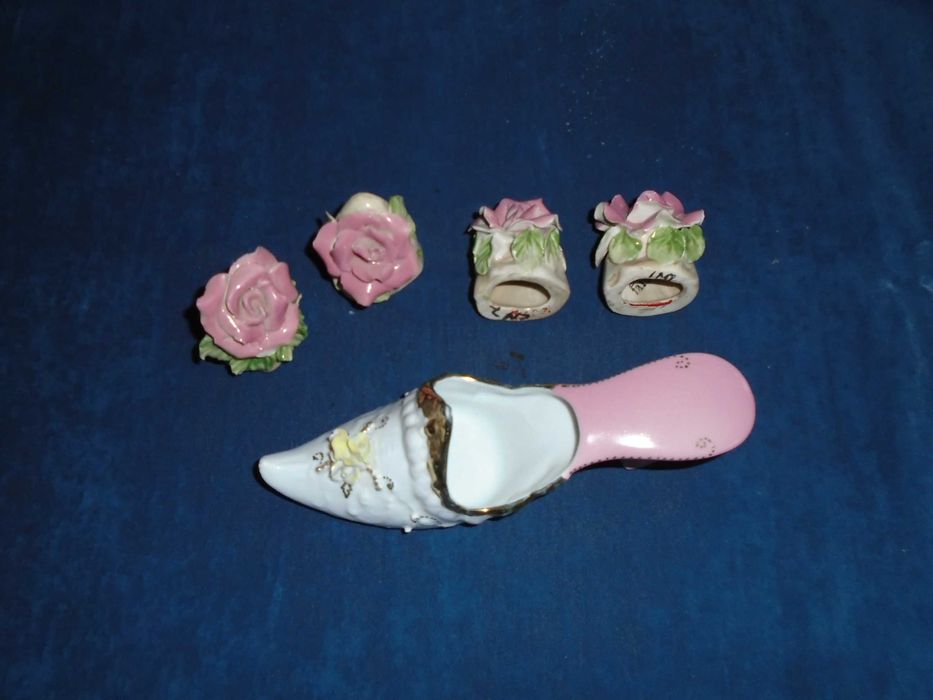 Bibelouri din portelan cu trandafiri, cosulete, doamne