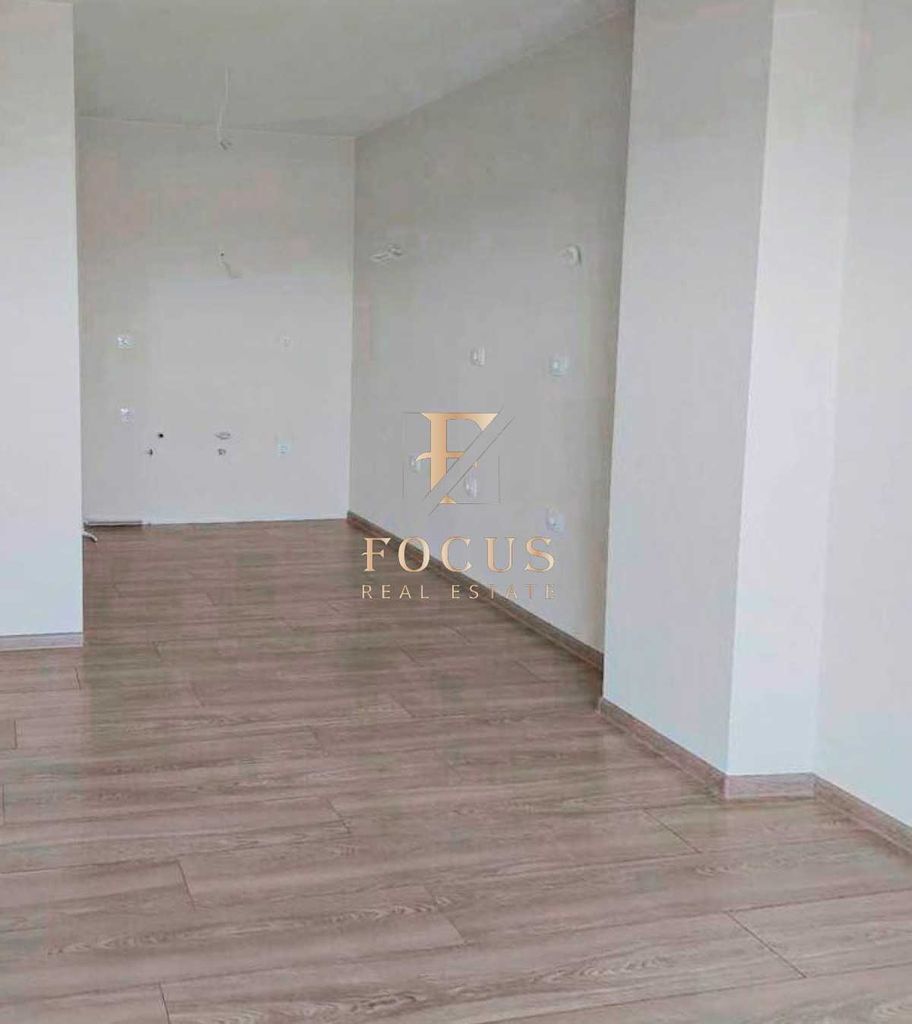 Продава се Двустаен апартамент в Пловдив, Гагарин - 84 кв.м за 1414 €/кв.м - Снимка #2