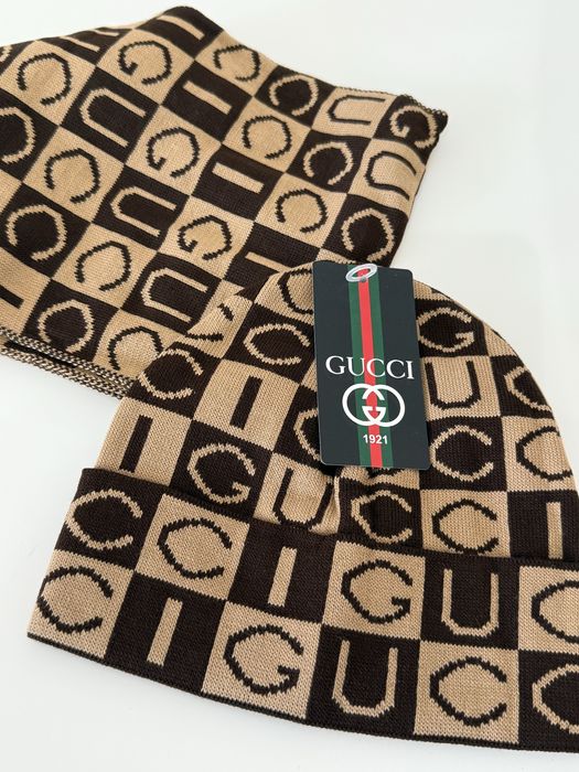 Set GUCCI fes & fular super calitate
