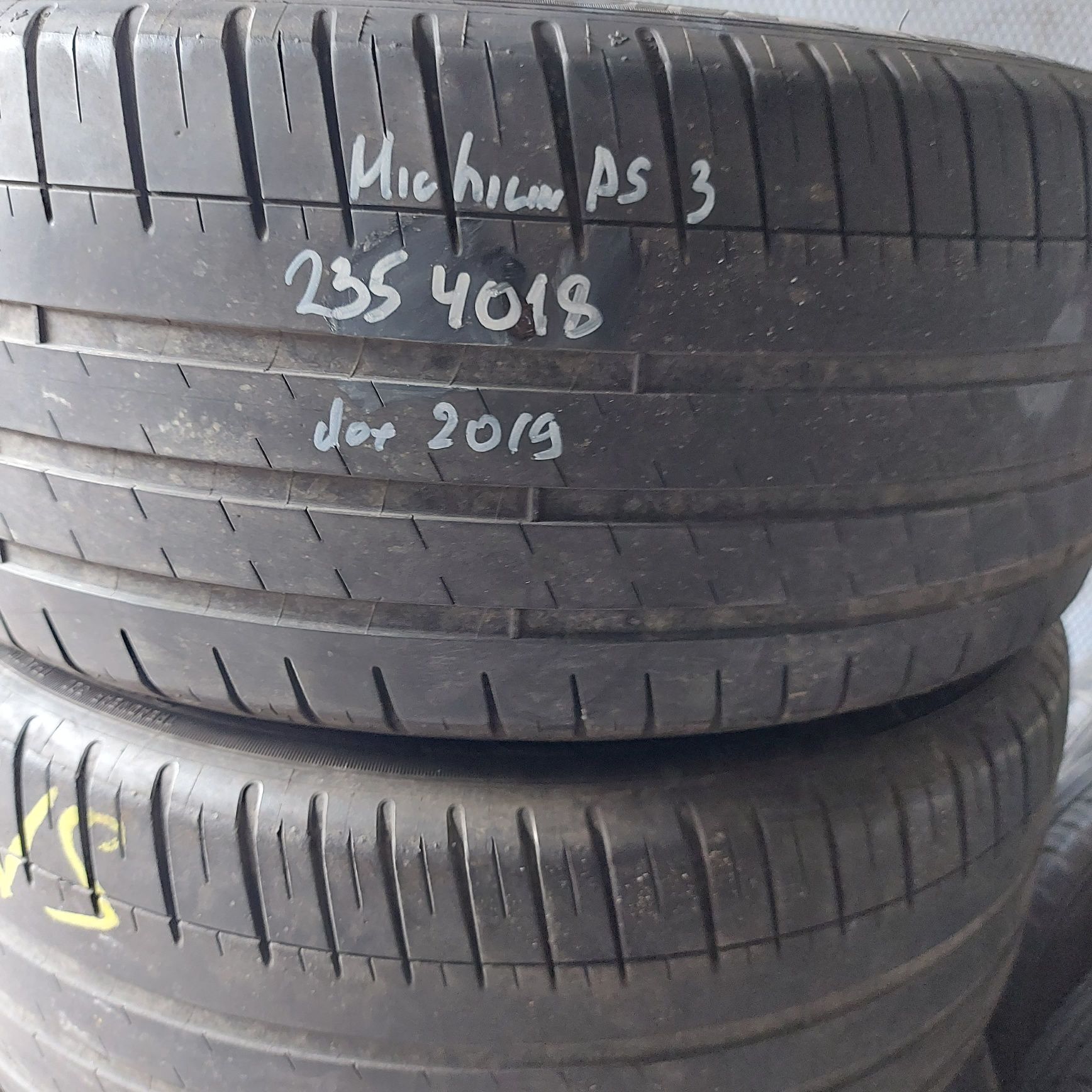 235/40/18"Michelin 2бр.гуми