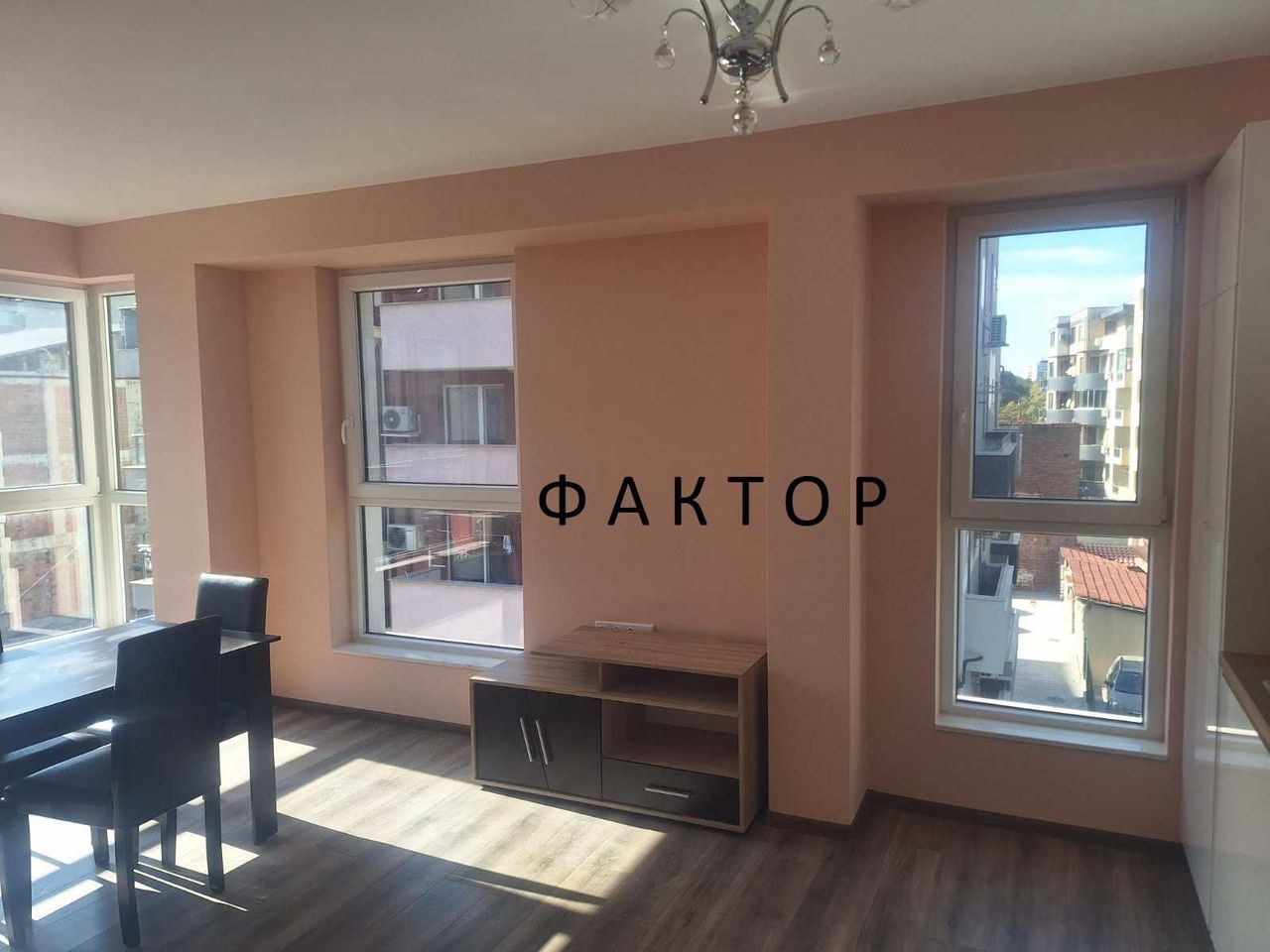 Дава се под наем Тристаен апартамент в Пловдив, Център - 110 кв.м за 600 € - Снимка #2