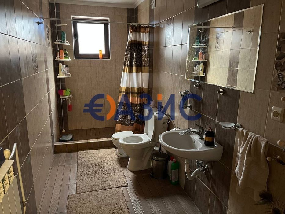 3-етажна къща с ресторант в центъра на Кошарица,1200кв.м,845 000 евро,