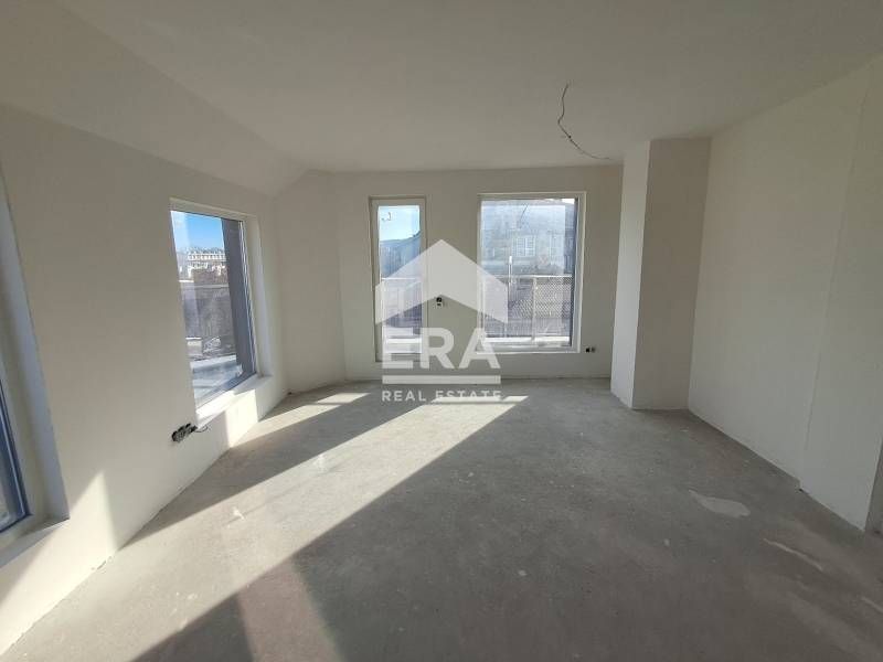 Продава се Тристаен апартамент в Варна, Аспарухово - 105 кв.м за 923 €/кв.м - Снимка #2