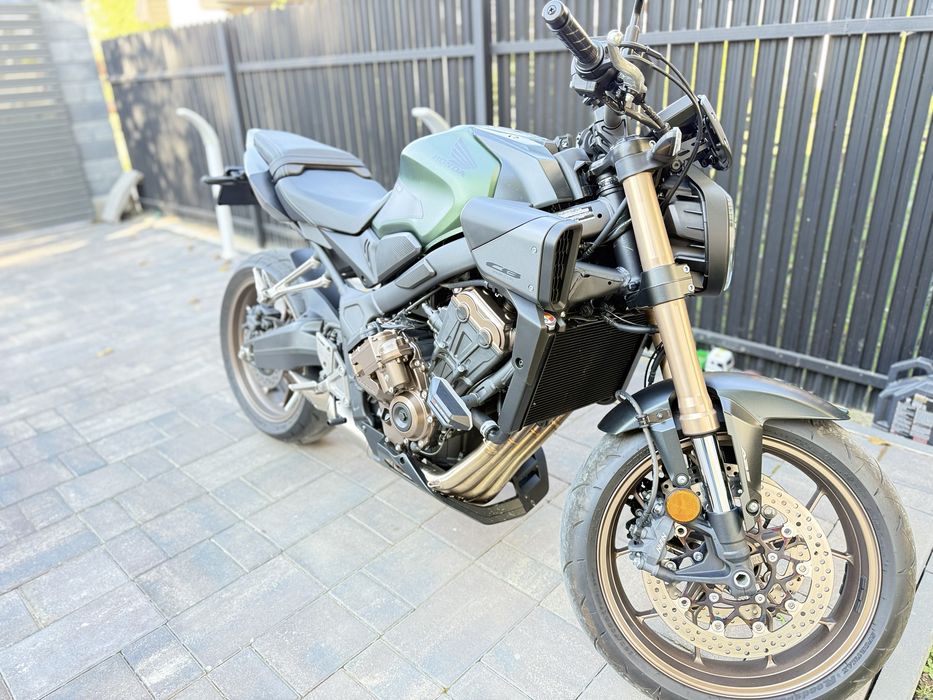 Honda CB650R 2024 E-Clutch Akrapovic