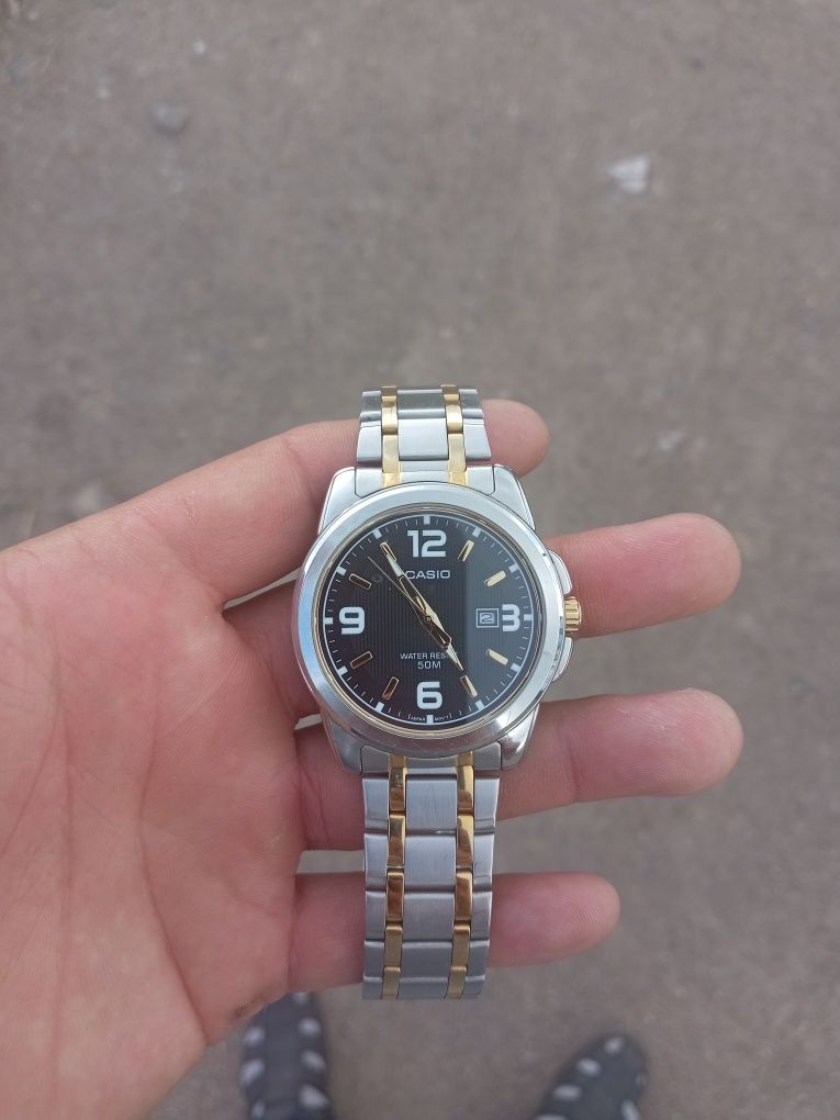 Продам Casio часы оригинальные