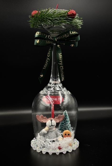 Коледни топки и чаши