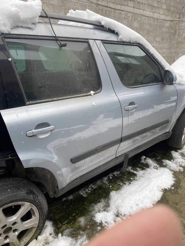 Uși dreapta uși stânga skoda yeti 2011 hayon