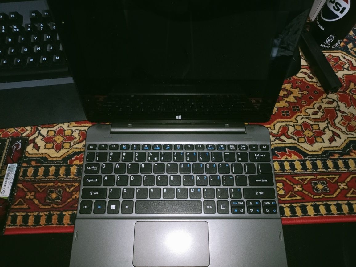Vând laptop/tableta ACER urgent!