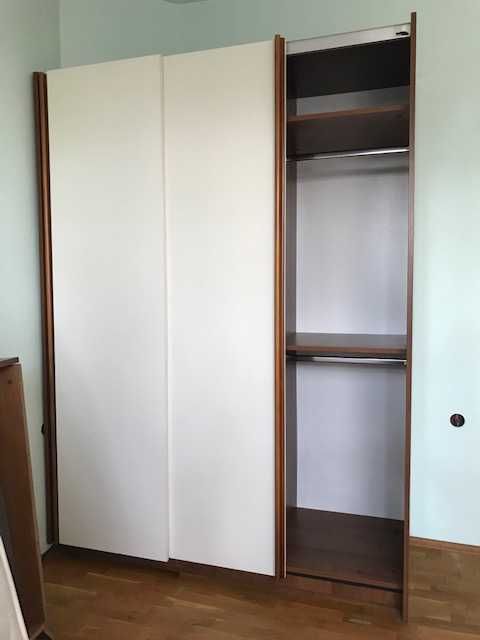 Гардероб 357/210, легло с матрак, скрин и кожено кресло