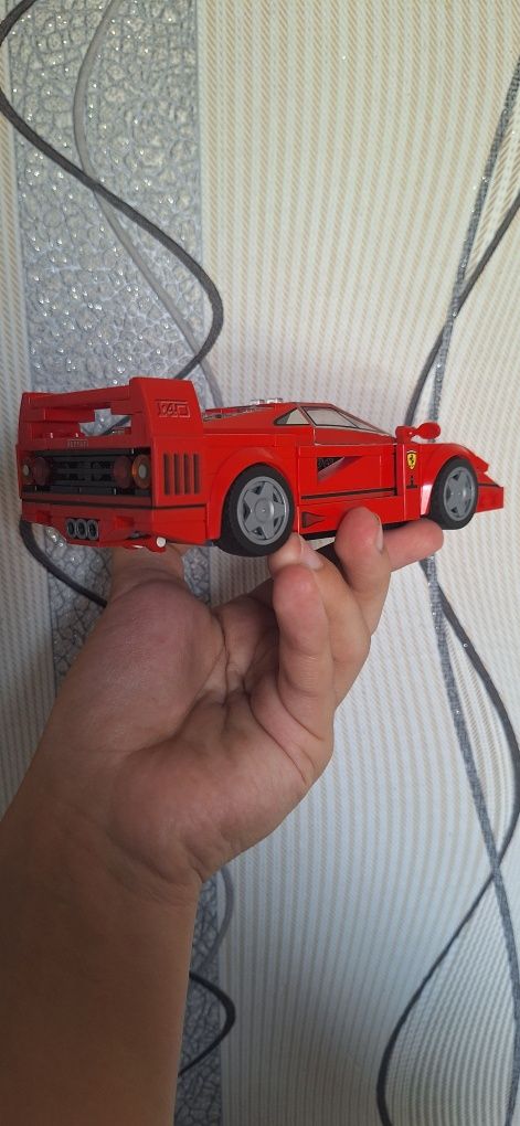 Продам оригинальный Lego Ferrari f40 от коллекции Speed Champions