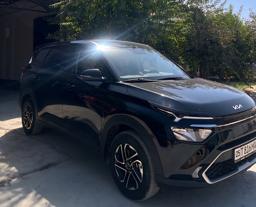 KIA Carens.          .