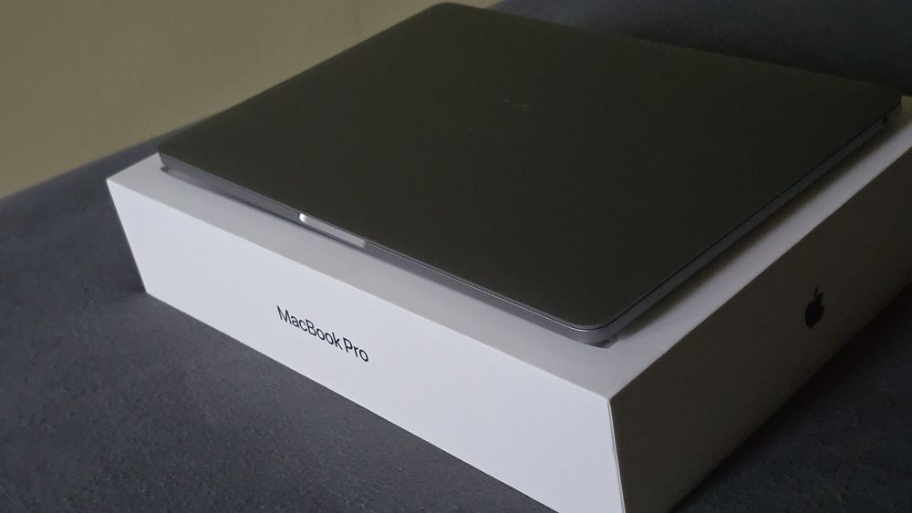 Apple Macbook Pro 13 A2338 M1 16GB RAM 512GB SSD