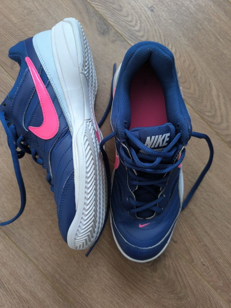 Nike, 38, за тенис или за кеф
