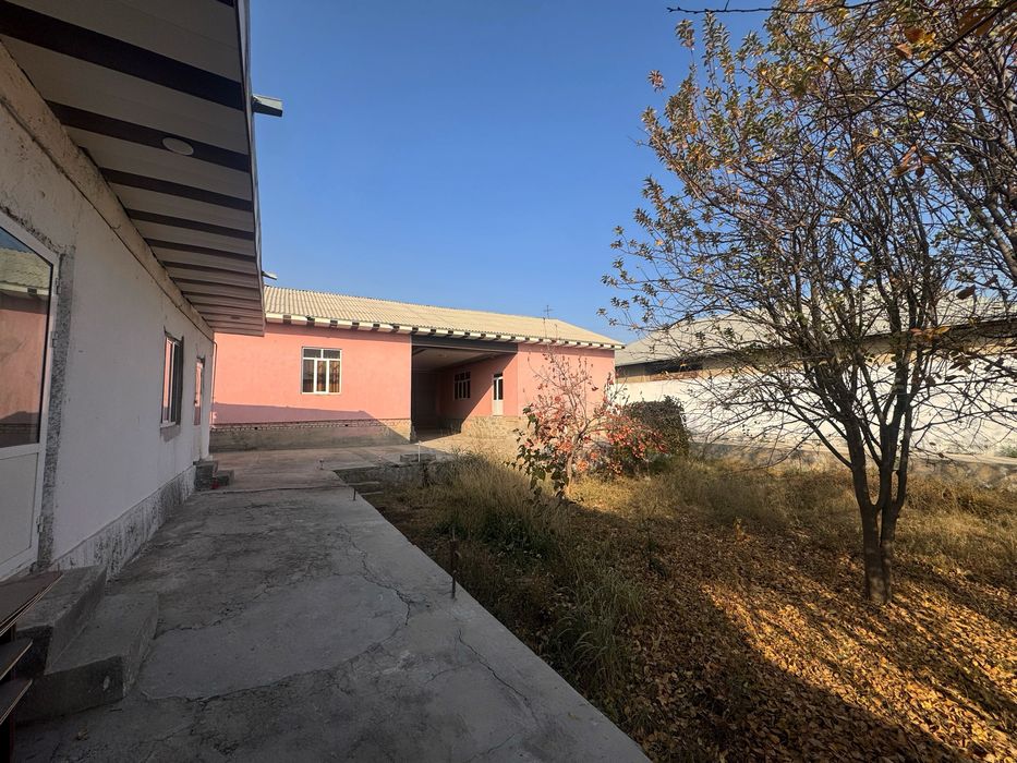 Karmana Mohinur toʻyxona tarafda 8 sotxli hovli sotiladi