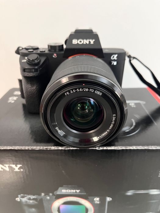 Фотоапарат Sony Alpha II с обектив Sony FE 24-70 mm, f3.5-5.6 OSS