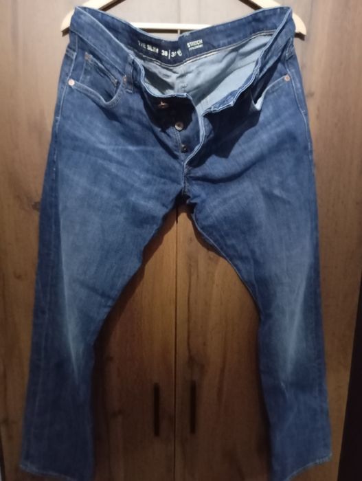 Мъжки маркови дънки .