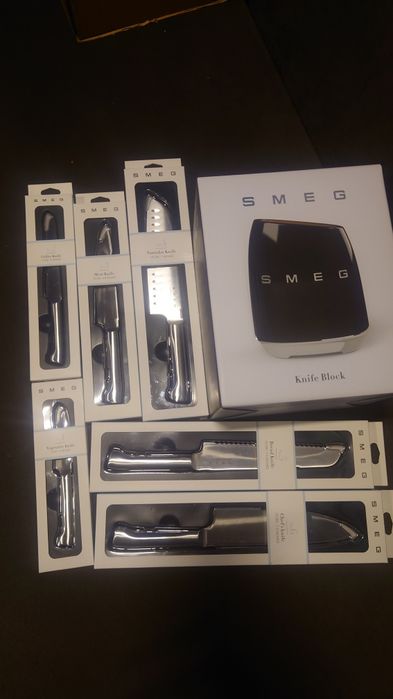 Блок с 6 ножа SMEG knife set