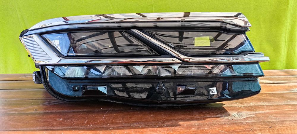 Фар за VW Touareg III / ВФ Туарег 3