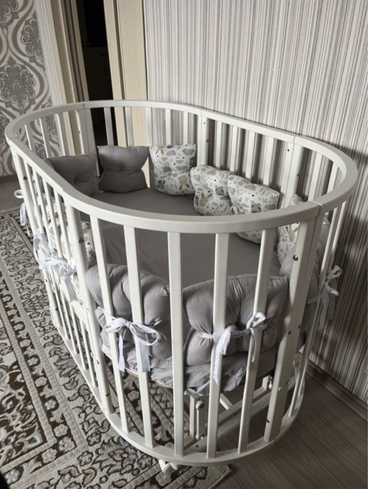 Продам кроватку 8в 1 с маятником