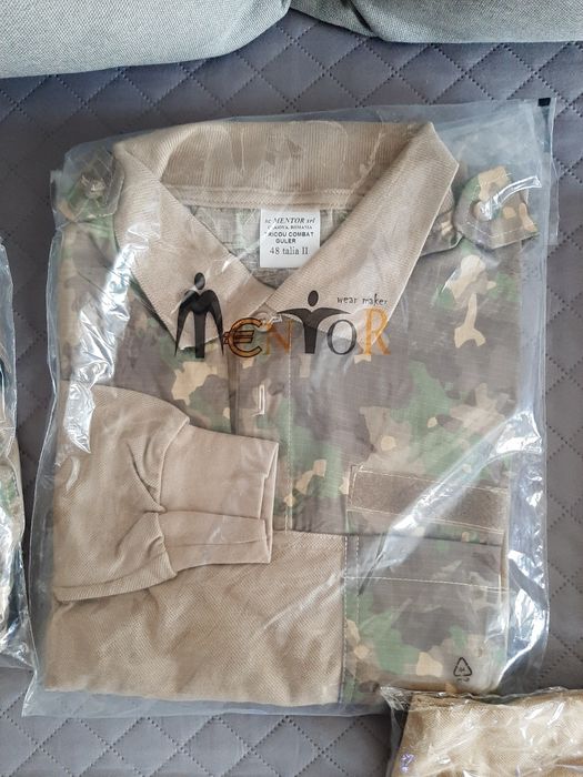 Tricouri combat.