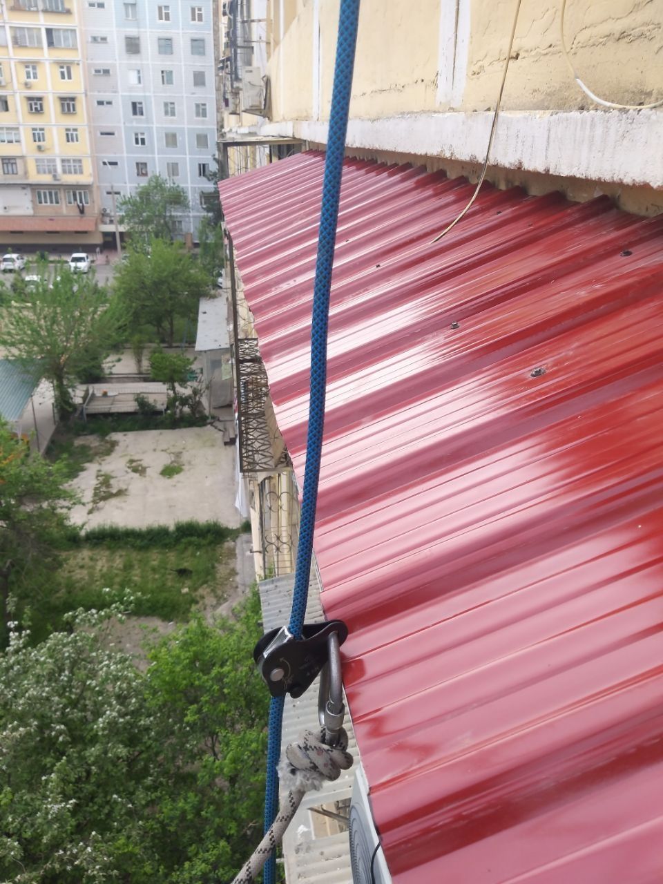 Установка бесшумного козырька, мойка окон, фасад,фальпинист, высотники