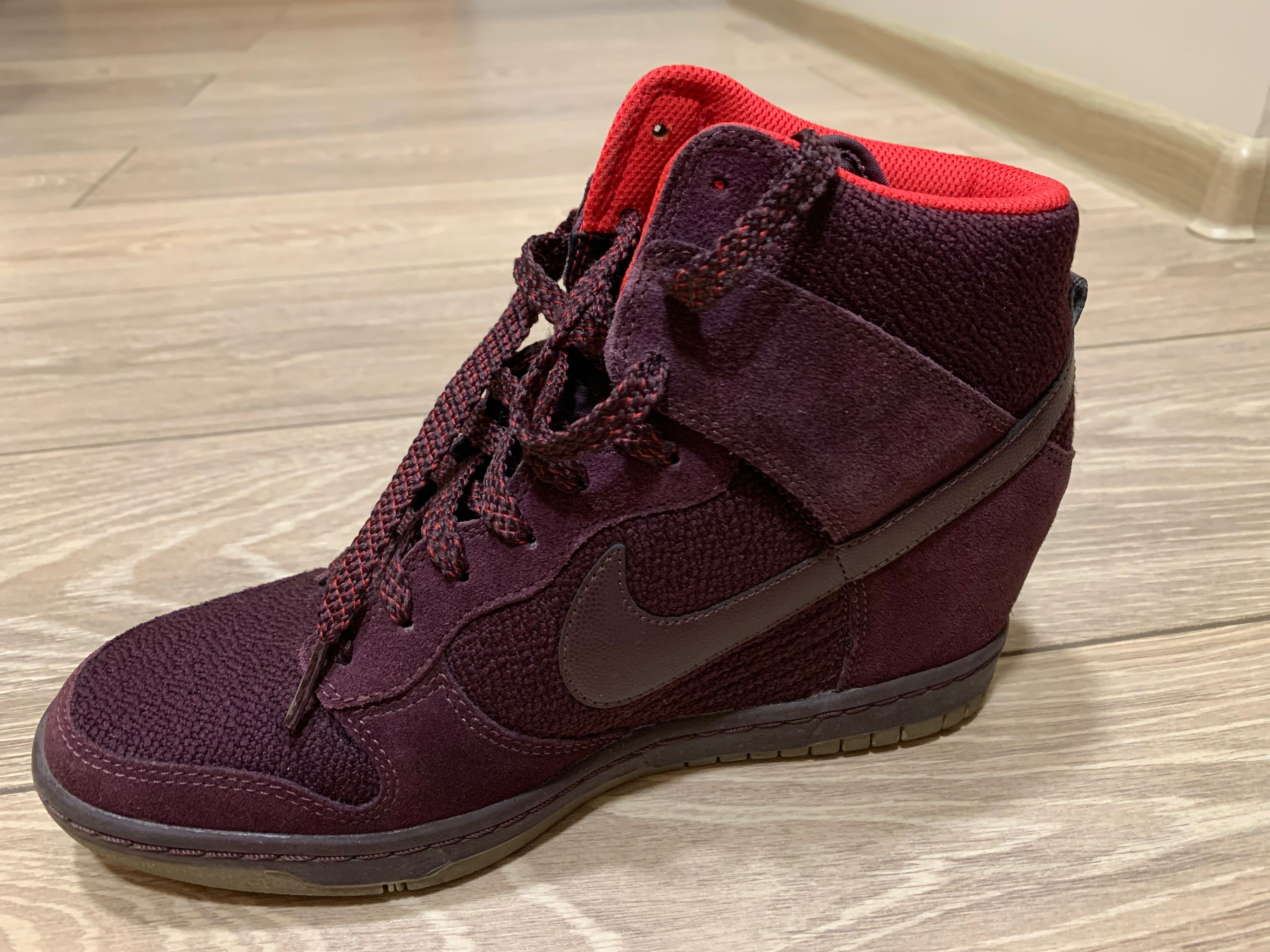 Кроссовки на каблуке Nike