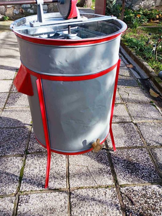 Центрофуга за мед