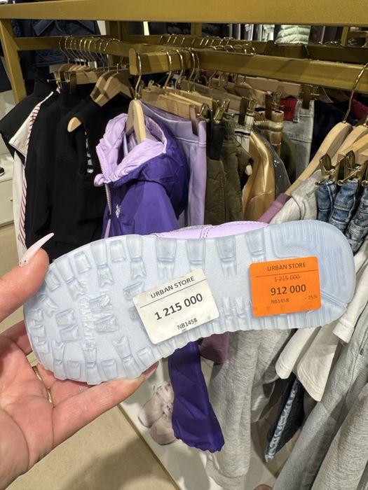 Обувь на девьчку кроссовки