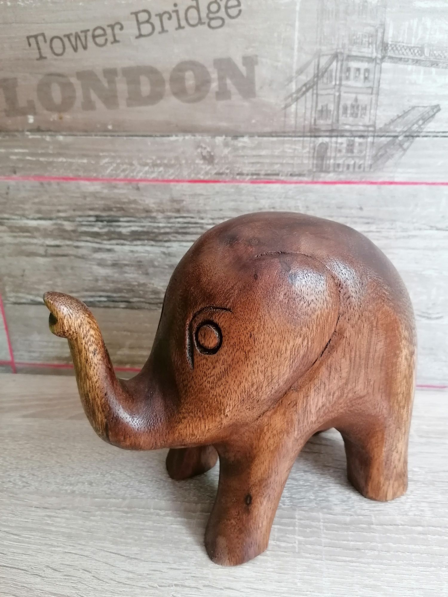 Statuetă Pui de elefant - lemn stejar