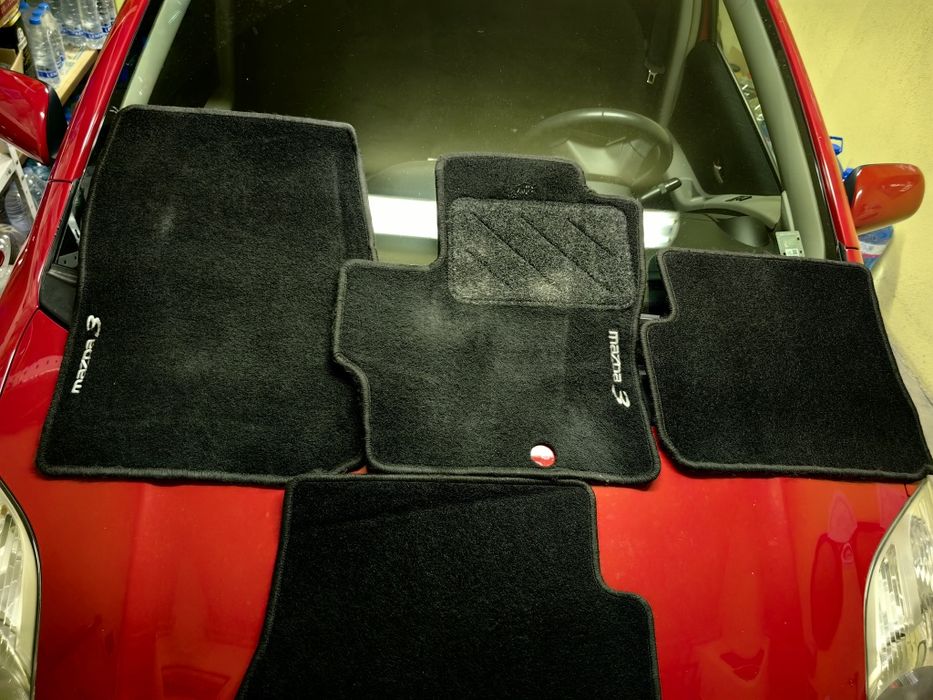 оригинални мокетни стелки за Мазда 3