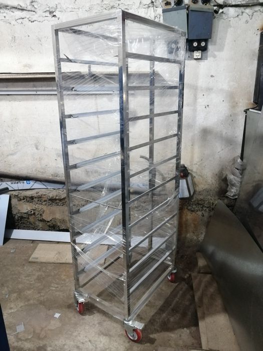 Стол разделочный из нержавейки.