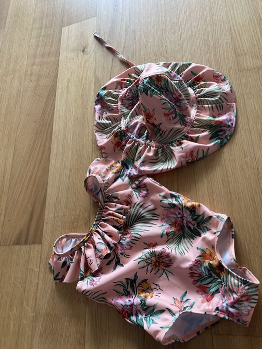 Vand set H&M costum de baie si palarie, marimea 74 costumul
