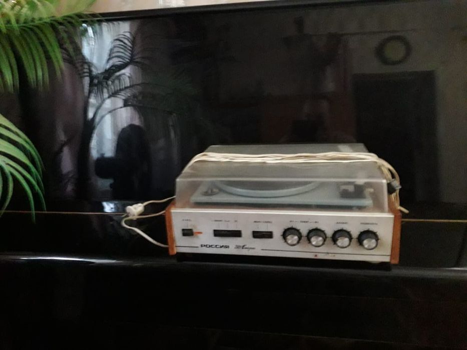 Продаётся проигрыватель пластинок