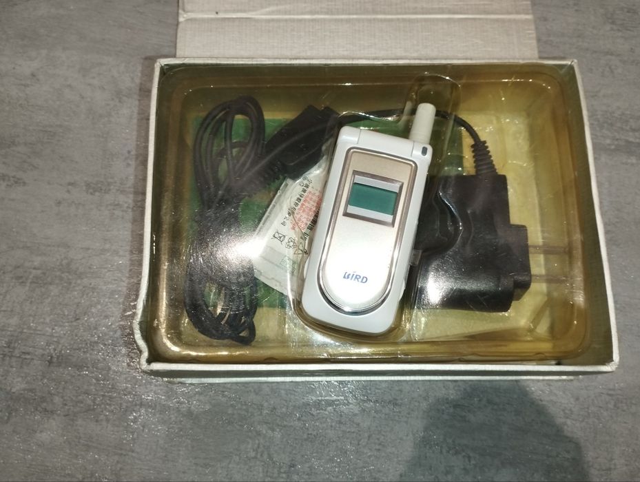 Коллекционный телефон раскладушка работает за границей пришел из США