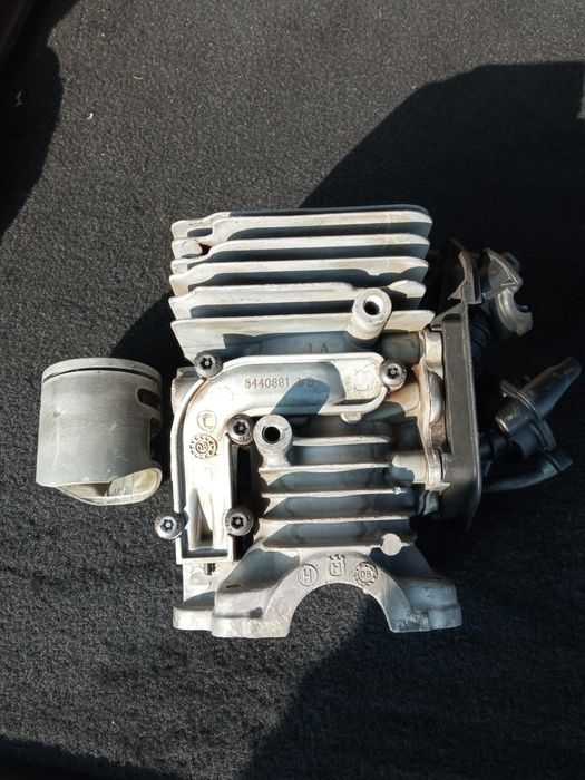 Vând set motor original husqvarna 445