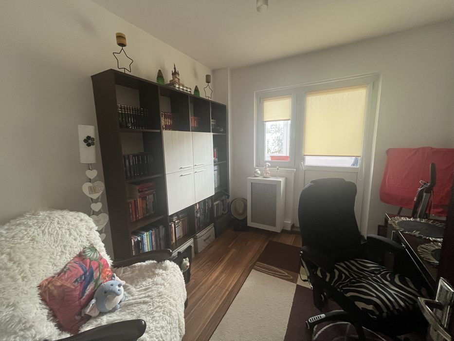 Persoana fizica,vand apartament 4 camere,Manǎştur,str.Calea Floresti