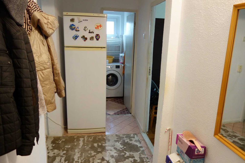 Apartament 3 camere, 2 bai, decomandat, central, langa piata