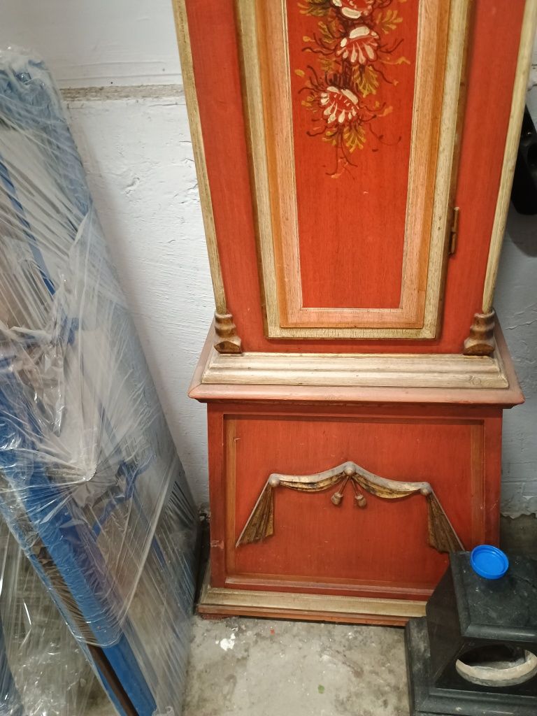 Здравейте продавам подов часовник  антик .