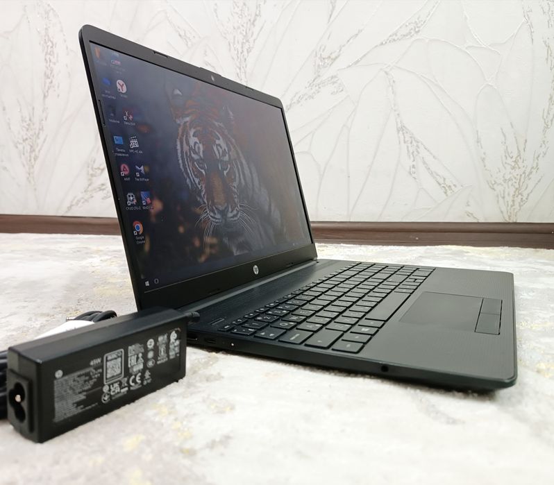 Notebook HP i3-(10) Full HD.