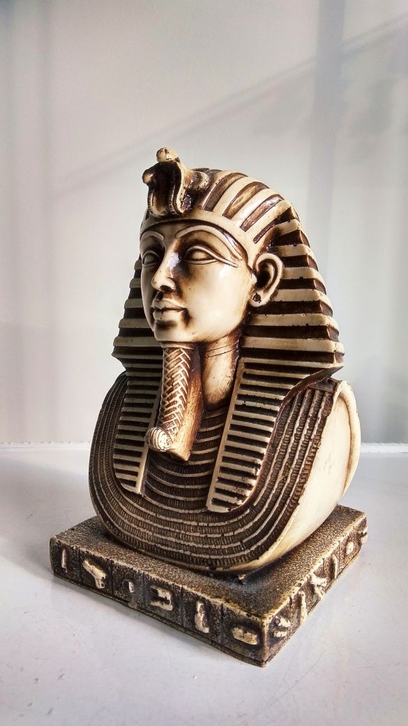 Тутанкамон, египетски статуетки.
